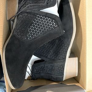 A.n.a Women’s Lakewood Block Heel Booties